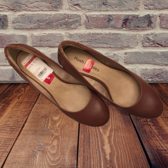 Hush Puppies Shoes - Tan Hush puppy heel size 6
